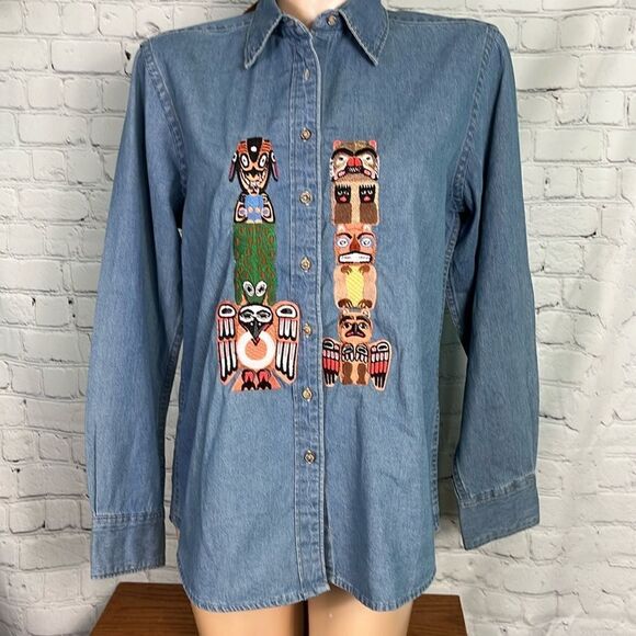 Totem Pole NW Indian Art Embroidered Denim Chambray Top Large Unique - Picture 1 of 6